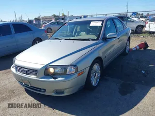 2004 Volvo S80 with VIN YV1TS91Z041376376, listed as a IAAI auction lot 41658074 with 152,894 mi miles. Bid and sale history available at carsss.com. Image 2.