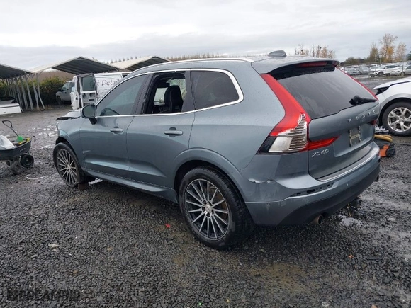 2018 Volvo XC60 Momentum with VIN YV4A22RK3J1093832, listed as a IAAI auction lot 40917553 with 115,056 mi miles. Bid and sale history available at carsss.com. Image 3.