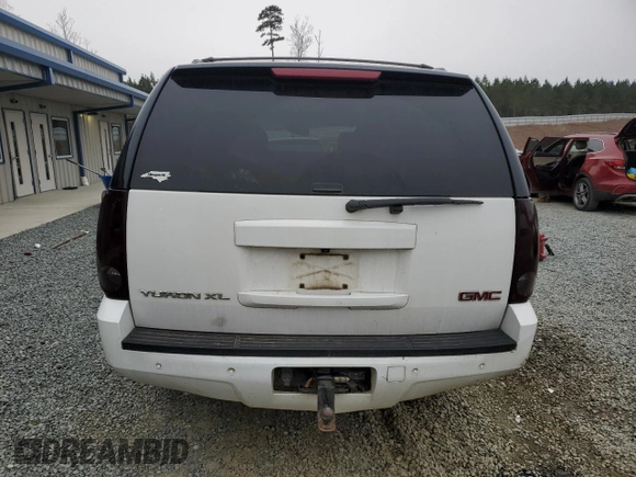 2014 GMC Yukon XL SLT with VIN 1GKS1KE07ER150544, listed as a Copart auction lot 88395425 with 223,209 mi miles and Salvage Title. Bid and sale history available at carsss.com. Image 6.