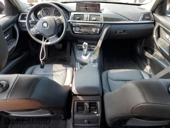 2018 BMW 3 Series 320i xDrive z VIN WBA8A3C50JA489629, wystawiony jako Copart lot #59535745 z przebiegiem 75 941 mil mil oraz Szkoda całkowita • Salvage title. Historia ofert i sprzedaży dostępna na DreamBid. Obrazek 8.