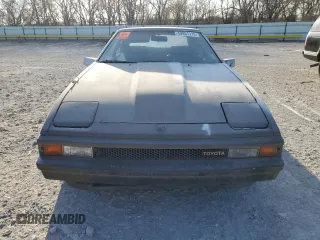 1982 Toyota Supra z VIN JT2MA67LXC0032341, wystawiony jako Copart lot #49951115 z przebiegiem 76 389 mil mil oraz Czysty tytuł • Clean title. Historia ofert i sprzedaży dostępna na DreamBid. Obrazek 5.