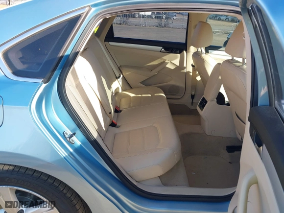2013 Volkswagen Passat SE with VIN 1VWBP7A3XDC013233, listed as a IAAI auction lot 41771761 with 109,397 mi miles. Bid and sale history available at carsss.com. Image 8.