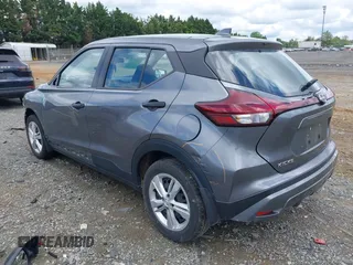 2023 Nissan Kicks S z VIN 3N1CP5BV9PL571677, wystawiony jako IAAI lot #42247459 z przebiegiem 45 799 mil mil oraz . Historia ofert i sprzedaży dostępna na DreamBid. Obrazek 3.