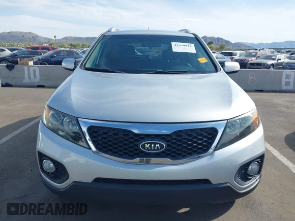 2011 Kia Sorento EX with VIN 5XYKU3A12BG076595, listed as a IAAI auction lot 41920914 with 190,751 mi miles. Bid and sale history available at carsss.com. Image 12.