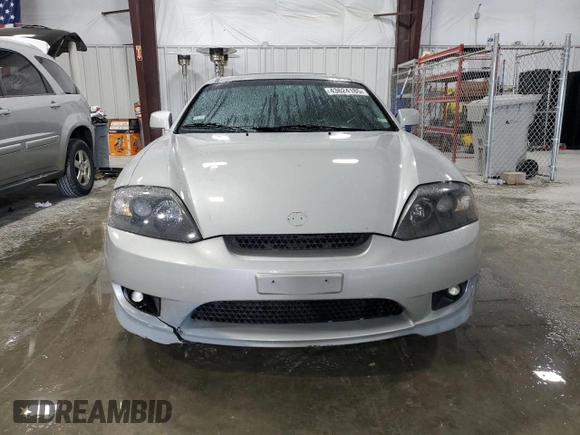 2006 Hyundai Tiburon GT z VIN KMHHN65F96U203924, wystawiony jako Copart lot #43624185 z przebiegiem 120 403 mil mil oraz Szkoda całkowita • Salvage title. Historia ofert i sprzedaży dostępna na DreamBid. Obrazek 5.