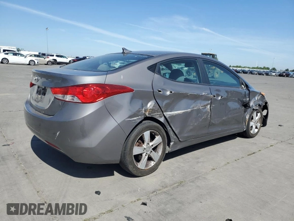 2013 Hyundai Elantra GLS z VIN 5NPDH4AE2DH408598, wystawiony jako Copart lot #56076665 z przebiegiem 136 305 mil mil oraz Szkoda całkowita • Salvage title. Historia ofert i sprzedaży dostępna na DreamBid. Obrazek 3.
