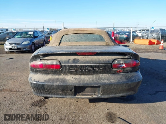 1996 Chevrolet Camaro Z28 z VIN 2G1FP32PXT2166409, wystawiony jako IAAI lot #41264761 z przebiegiem 143 820 mil mil oraz . Historia ofert i sprzedaży dostępna na DreamBid. Obrazek 16.