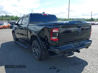 2019 Ram 1500 Laramie z VIN 1C6SRFJT1KN612909, wystawiony jako IAAI lot #42305653 z przebiegiem 105 018 mil mil oraz . Historia ofert i sprzedaży dostępna na DreamBid. Obrazek 3.