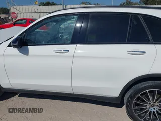 2022 Mercedes-Benz GLC with VIN W1N0G8DB8NV353854, listed as a IAAI auction lot 40655985 with 23,591 mi miles. Bid and sale history available at carsss.com. Image 14.