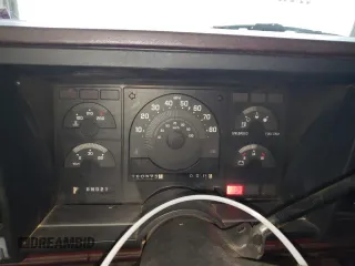 1988 Chevrolet Silverado 3500 z VIN 1GCGC34K9JE116935, wystawiony jako Copart lot #72621064 z przebiegiem 160 593 mil mil oraz Tytuł czysty. Historia ofert i sprzedaży dostępna na DreamBid. Obrazek 9.