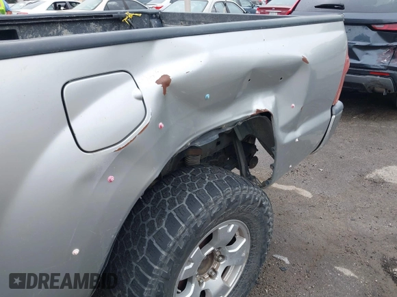 2006 Toyota Tacoma PreRunner z VIN 5TETU62N36Z153154, wystawiony jako IAAI lot #42450775 z przebiegiem 421 651 mil mil oraz . Historia ofert i sprzedaży dostępna na DreamBid. Obrazek 6.