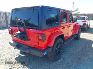 2023 Jeep Wrangler Sahara z VIN 1C4JJXP63PW568190, wystawiony jako IAAI lot #42133650 z przebiegiem 32 347 mil mil oraz . Historia ofert i sprzedaży dostępna na DreamBid. Obrazek 4.