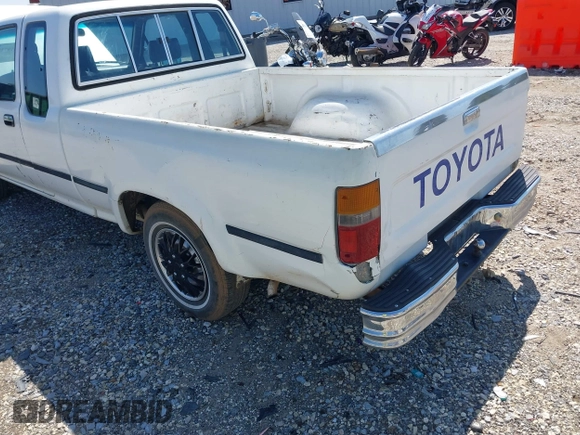 1989 Toyota Pickup z VIN JT4VN93D7K0002714, wystawiony jako IAAI lot #41971990 z przebiegiem 251 337 mil mil oraz . Historia ofert i sprzedaży dostępna na DreamBid. Obrazek 6.