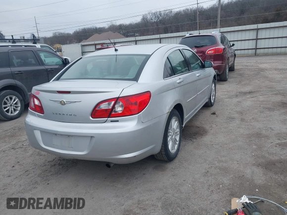 2007 Chrysler Sebring Touring z VIN 1C3LC56K27N567578, wystawiony jako IAAI lot #41507319 z przebiegiem 181 390 mil mil oraz . Historia ofert i sprzedaży dostępna na DreamBid. Obrazek 4.