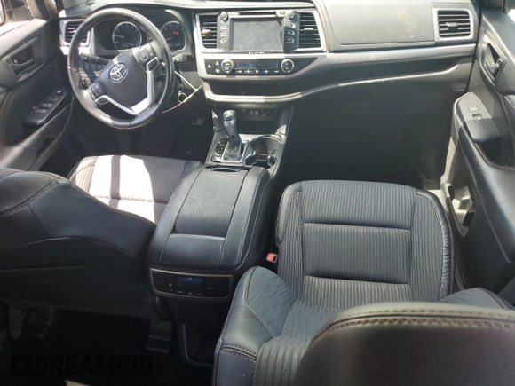 2018 Toyota Highlander LE z VIN 5TDBZRFH4JS890548, wystawiony jako Copart lot #56752715 z przebiegiem 54 152 mil mil oraz Szkoda całkowita • Salvage title. Historia ofert i sprzedaży dostępna na DreamBid. Obrazek 8.