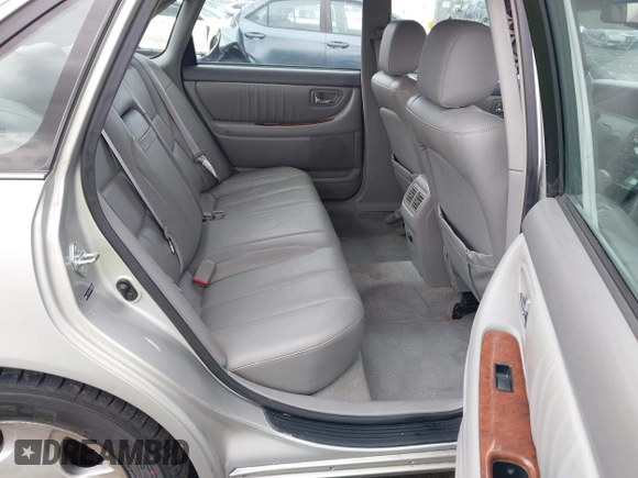 2004 Toyota Avalon XL with VIN 4T1BF28B44U364702, listed as a IAAI auction lot 41473272 with 226,845 mi miles. Bid and sale history available at carsss.com. Image 8.