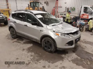 2014 Ford Escape SE z VIN 1FMCU9GX1EUD67624, wystawiony jako IAAI lot #41986362 z przebiegiem 79 921 mil mil oraz . Historia ofert i sprzedaży dostępna na DreamBid. Obrazek 1.