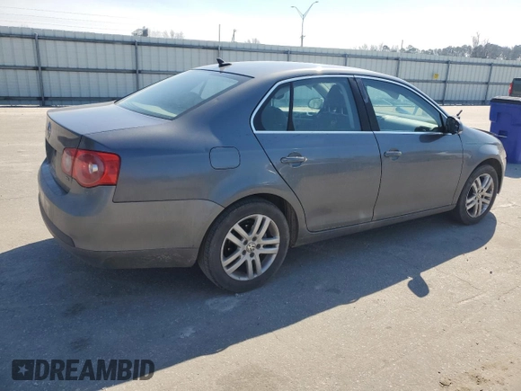 2007 Volkswagen Jetta 2.5 z VIN 3VWSF71K77M092907, wystawiony jako Copart lot #46819635 z przebiegiem 234 826 mil mil oraz Nie do naprawy • Non repairable. Historia ofert i sprzedaży dostępna na DreamBid. Obrazek 3.