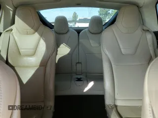 2016 Tesla Model X 70D z VIN 5YJXCBE23GF010836, wystawiony jako Copart lot #57512055 z przebiegiem 115 475 mil mil oraz Szkody całkowita. Historia ofert i sprzedaży dostępna na DreamBid. Obrazek 10.