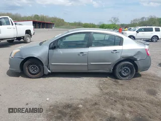 2011 Nissan Sentra SR z VIN 3N1AB6AP8BL712648, wystawiony jako IAAI lot #42134214 z przebiegiem 157 498 mil mil oraz . Historia ofert i sprzedaży dostępna na DreamBid. Obrazek 14.