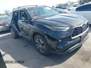 2023 Toyota Highlander L z VIN 5TDKDRAHXPS004411, wystawiony jako IAAI lot #41754505 z przebiegiem 24 270 mil mil oraz . Historia ofert i sprzedaży dostępna na DreamBid. Obrazek 1.