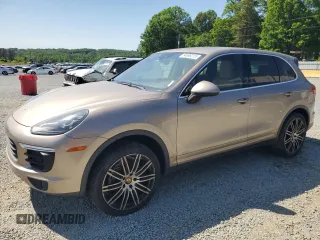 2016 Porsche Cayenne z VIN WP1AA2A25GKA37765, wystawiony jako Copart lot #54698215 z przebiegiem 100 290 mil mil oraz Szkody całkowita. Historia ofert i sprzedaży dostępna na DreamBid. Obrazek 1.