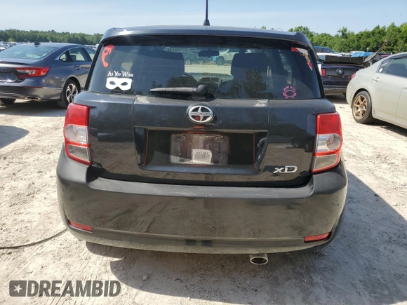2013 Scion xD z VIN JTKKUPB42D1038232, wystawiony jako Copart lot #57165235 z przebiegiem 163 654 mil mil oraz Nie do naprawy • Non repairable. Historia ofert i sprzedaży dostępna na DreamBid. Obrazek 6.