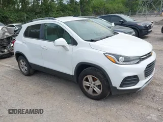 2017 Chevrolet Trax LT z VIN 3GNCJPSB0HL140086, wystawiony jako IAAI lot #42431178 z przebiegiem 113 086 mil mil oraz . Historia ofert i sprzedaży dostępna na DreamBid. Obrazek 1.