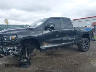 2022 Ram 1500 Big Horn z VIN 1C6SRFBT2NN206382, wystawiony jako IAAI lot #40603033 z przebiegiem 40 881 mil mil oraz . Historia ofert i sprzedaży dostępna na DreamBid. Obrazek 6.