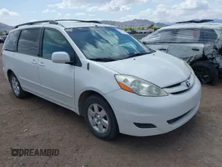2009 Toyota Sienna XLE with VIN 5TDZK22C59S266936, listed as a IAAI auction lot 41954371 with 272,039 mi miles. Bid and sale history available at carsss.com. Image 1.