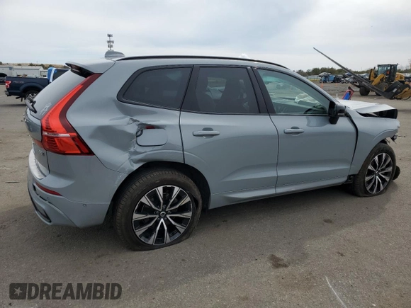 2024 Volvo XC60 Plus Dark Theme z VIN YV4L12RL3R1710498, wystawiony jako Copart lot #51565325 z przebiegiem 18 939 mil mil oraz Szkoda całkowita • Salvage title. Historia ofert i sprzedaży dostępna na DreamBid. Obrazek 3.