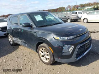 2022 Kia Soul LX with VIN KNDJ23AU0N7163473, listed as a IAAI auction lot 40776662 with 56,477 mi miles. Bid and sale history available at carsss.com. Image 1.