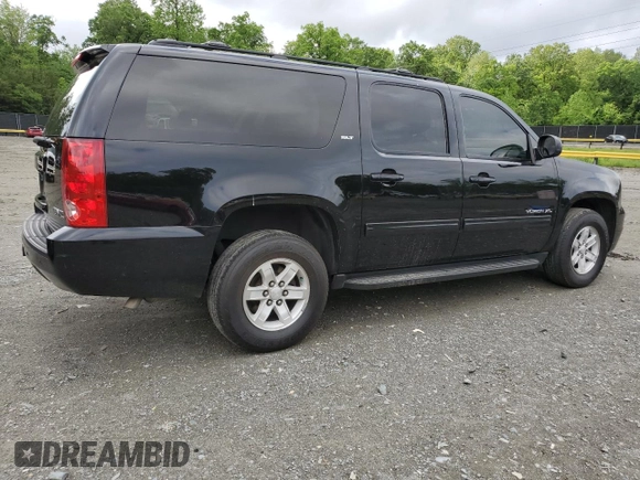 2013 GMC Yukon XL SLT z VIN 1GKS2KE75DR331103, wystawiony jako Copart lot #55884055 z przebiegiem 199 485 mil mil oraz Czysty tytuł • Clean title. Historia ofert i sprzedaży dostępna na DreamBid. Obrazek 3.