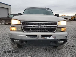 2006 Chevrolet Silverado 1500 LT1 with VIN 1GCEC19T26Z200883, listed as a Copart auction lot 49332275 with 138,120 mi miles and Salvage Title. Bid and sale history available at DreamBid. Image 5.