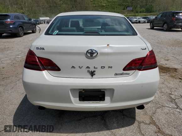 2008 Toyota Avalon XL z VIN 4T1BK36BX8U301646, wystawiony jako Copart lot #53758215 z przebiegiem Nie podano mil oraz Szkoda całkowita • Salvage title. Historia ofert i sprzedaży dostępna na DreamBid. Obrazek 6.