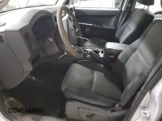 2010 Jeep Commander Sport z VIN 1J4RG4GK9AC124439, wystawiony jako Copart lot #54749315 z przebiegiem 150 204 mil mil oraz Czysty tytuł • Clean title. Historia ofert i sprzedaży dostępna na DreamBid. Obrazek 7.
