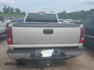 2005 Chevrolet Silverado 1500 Z71 z VIN 1GCEK19B95E162682, wystawiony jako IAAI lot #42270833 z przebiegiem 180 741 mil mil oraz . Historia ofert i sprzedaży dostępna na DreamBid. Obrazek 16.