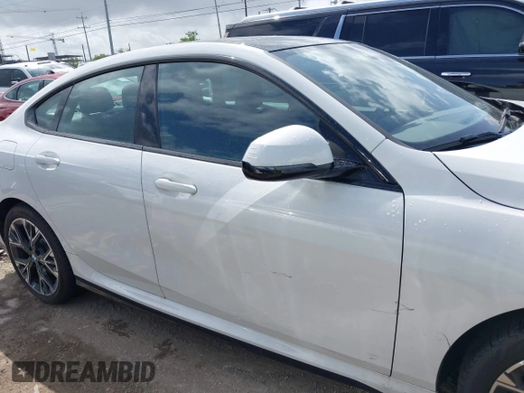2025 BMW 2 Series 228 xDrive z VIN WBA23GG06S7S55337, wystawiony jako IAAI lot #42537114 z przebiegiem 5 917 mil mil oraz . Historia ofert i sprzedaży dostępna na DreamBid. Obrazek 13.