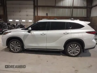 2022 Toyota Highlander Platinum z VIN 5TDFZRBH6NS192150, wystawiony jako IAAI lot #41291531 z przebiegiem 67 474 mil mil oraz . Historia ofert i sprzedaży dostępna na DreamBid. Obrazek 15.
