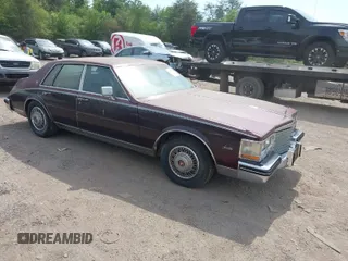 1985 Cadillac Seville z VIN 1G6KS6989FE821515, wystawiony jako IAAI lot #42009508 z przebiegiem 13 600 mil mil oraz . Historia ofert i sprzedaży dostępna na DreamBid. Obrazek 1.