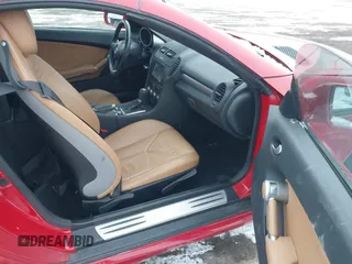 2011 Mercedes-Benz SLK 300 с VIN WDBWK5EA5BF235754, выставлен на аукционе IAAI как лот 41315732 с пробегом 105 347 миль миль и . История ставок и продаж доступна на DreamBid. Изображение 5.