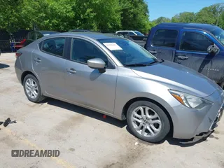 2016 Scion iA z VIN 3MYDLBZV5GY107324, wystawiony jako IAAI lot #42296283 z przebiegiem 105 349 mil mil oraz . Historia ofert i sprzedaży dostępna na DreamBid. Obrazek 1.