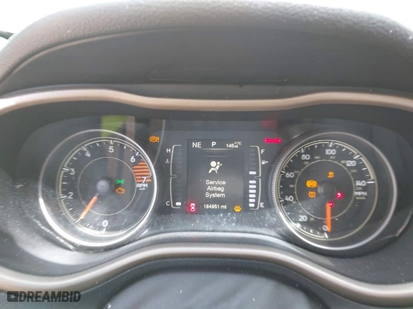 2017 Jeep Cherokee Latitude with VIN 1C4PJMCB5HW511597, listed as a IAAI auction lot 40198699 with 164,951 mi miles. Bid and sale history available at carsss.com. Image 7.