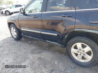 2011 Jeep Grand Cherokee Laredo with VIN 1J4RR4GG5BC622628, listed as a IAAI auction lot 42402893 with 163,731 mi miles and . Bid and sale history available at DreamBid. Image 6.