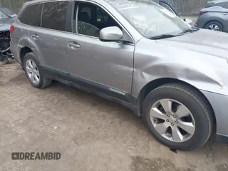 2010 Subaru Outback Premium All-Weather Anniversary с VIN 4S4BRBCC2A3385279, выставлен на аукционе IAAI как лот 41985735 с пробегом 156 362 миль миль и . История ставок и продаж доступна на DreamBid. Изображение 6.