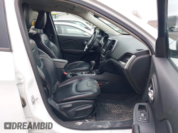 2016 Jeep Cherokee Trailhawk with VIN 1C4PJMBS7GW241076, listed as a IAAI auction lot 42020124 with 151,742 mi miles and . Bid and sale history available at DreamBid. Image 5.