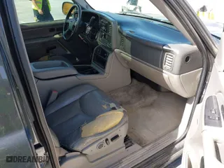2005 GMC Yukon SLT with VIN 1GKEC13T25J178152, listed as a IAAI auction lot 41685936 with 226,765 mi miles. Bid and sale history available at carsss.com. Image 5.
