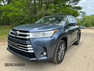 2017 Toyota Highlander XLE z VIN 5TDJZRFH5HS460260, wystawiony jako Copart lot #58095215 z przebiegiem 146 695 mil mil oraz Tytuł czysty. Historia ofert i sprzedaży dostępna na DreamBid. Obrazek 2.