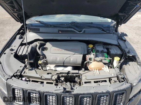 2018 Jeep Compass Sport z VIN 3C4NJCAB5JT411256, wystawiony jako Copart lot #59189885 z przebiegiem 110 634 mil mil oraz Szkoda całkowita • Salvage title. Historia ofert i sprzedaży dostępna na DreamBid. Obrazek 12.