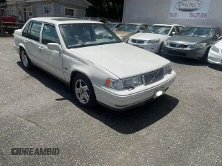 1998 Volvo S90 with VIN YV1KS9606W1129999, listed as a Copart auction lot 47872505 with 197,484 mi miles and Clean Title. Bid and sale history available at carsss.com. Image 1.